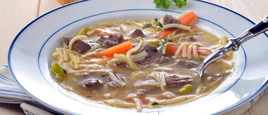 Nudelsuppe mit Rindfleisch