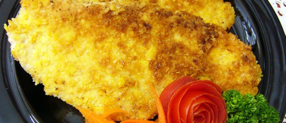 Putenschnitzel mit krosser Cornflakes Panade