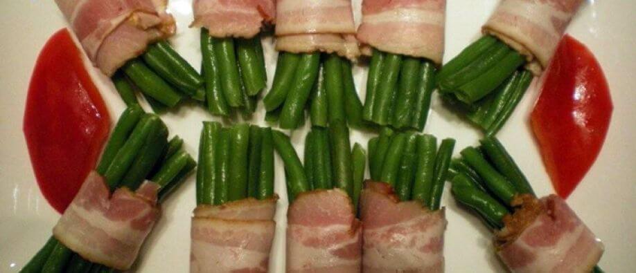 Grüne Bohnen im Speckmantel